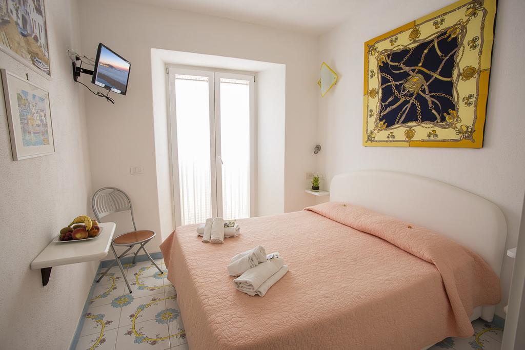 B&B Celestina Ischia Lacco Ameno  Phòng bức ảnh